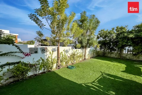 Villa in Al Furjan, Dubai 6 bedrooms, 612.3 sq.m. № 118274 - photo 17