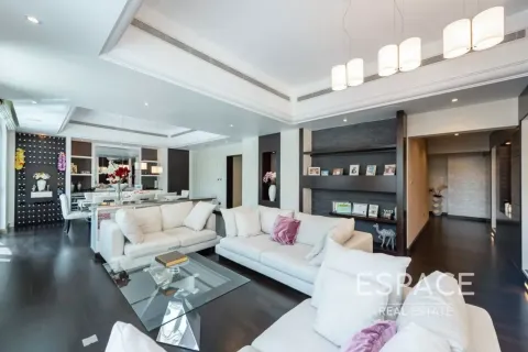 Villa in Victory Heights, Dubai Sports City, Dubai 5 bedrooms, 539 sq.m. № 122423 - photo 4