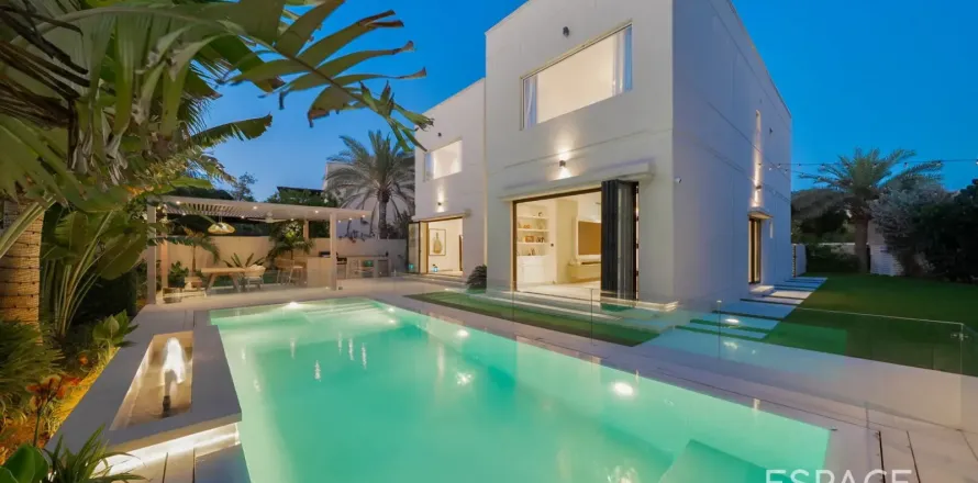 Villa en Meadows, Dubai, 5 dormitorios, 372 m², № 122426