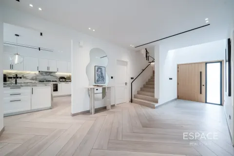 Villa en Meadows, Dubai, 5 dormitorios, 372 m², № 122426 - foto 3