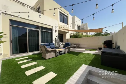 Maison de ville à Dubai, 4 chambres, 217 m², № 122427