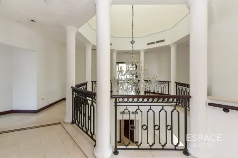 Villa in Palm Jumeirah, Dubai 4 bedrooms, 465 sq.m. № 122424 - photo 7