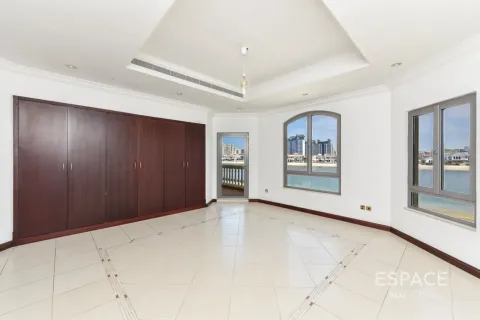 Villa in Palm Jumeirah, Dubai 4 bedrooms, 465 sq.m. № 122424 - photo 15