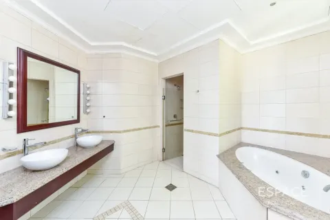 Villa in Palm Jumeirah, Dubai 4 bedrooms, 465 sq.m. № 122424 - photo 14