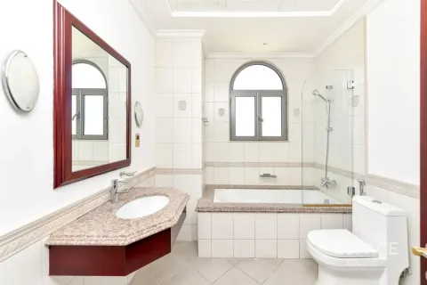 Villa in Palm Jumeirah, Dubai 4 bedrooms, 465 sq.m. № 122424 - photo 9