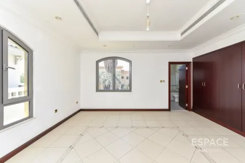 Villa in Palm Jumeirah, Dubai 4 bedrooms, 465 sq.m. № 122424 - photo 8