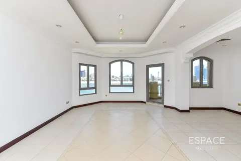 Villa in Palm Jumeirah, Dubai 4 bedrooms, 465 sq.m. № 122424 - photo 12
