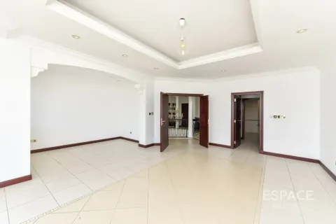 Villa in Palm Jumeirah, Dubai 4 bedrooms, 465 sq.m. № 122424 - photo 13