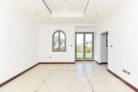Villa in Palm Jumeirah, Dubai 4 bedrooms, 465 sq.m. № 122424 - photo 10