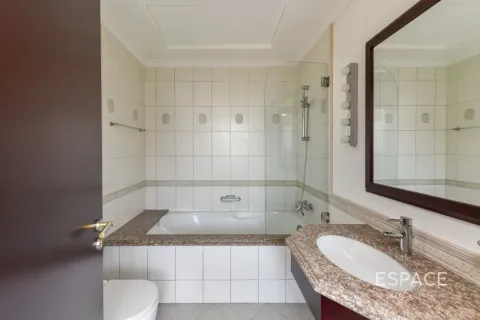 Villa in Palm Jumeirah, Dubai 4 bedrooms, 465 sq.m. № 122424 - photo 11