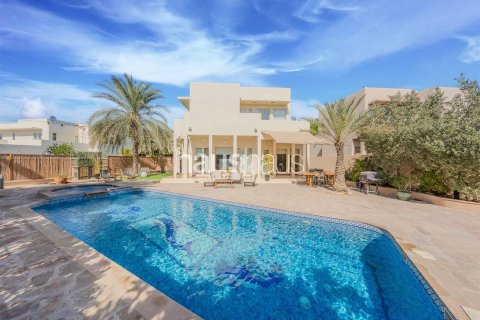 Villa à Arabian Ranches, Dubai, 5 chambres, 390 m², № 44001 - photo 1