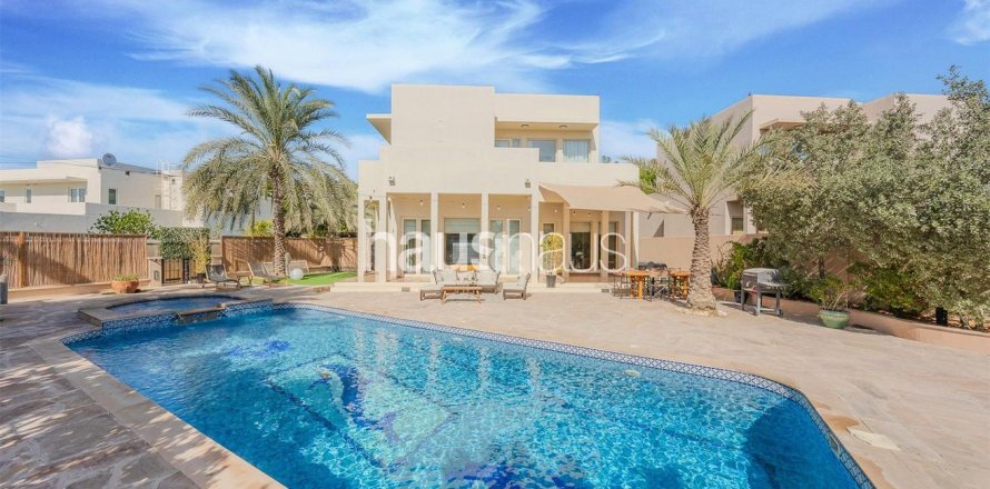 Villa in Arabian Ranches, Dubai 5 bedrooms, 390 sq.m. № 44001