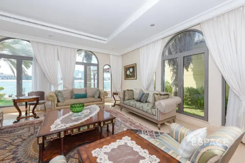 Villa à Palm Jumeirah, Dubai, 6 chambres, 650 m², № 122502 - photo 2