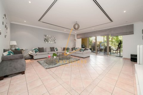 Adosado en Green Community, Dubai, 3 dormitorios, 375 m², № 99598