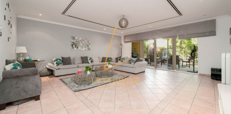 Adosado en Green Community, Dubai, 3 dormitorios, 375 m², № 99598