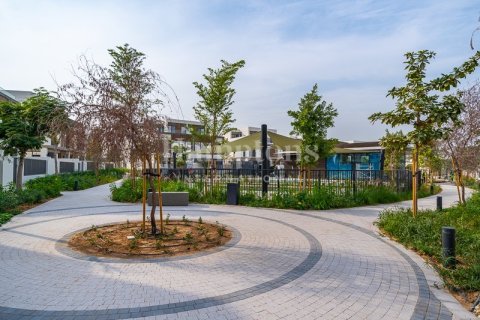 Снять в аренду виллу в Aura, Tilal Al Ghaf, Дубай: 5 спален, 316.89213300м², № 90839 - фото 3