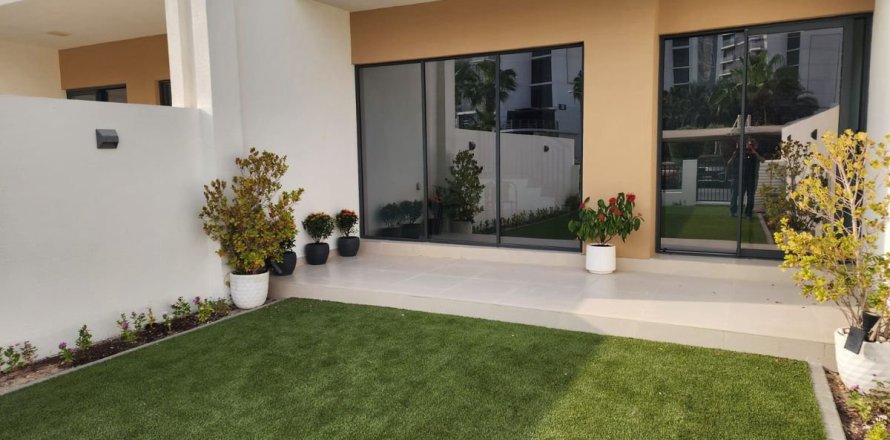 Townhouse in Dubai 4 bedrooms, 179.6 sq.m. № 124404