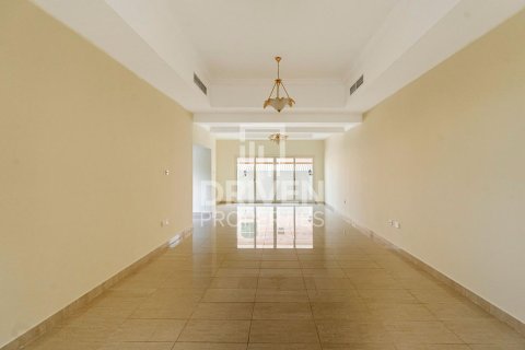 Villa à Mirdif Villas, Mirdif, Dubai, 3 chambres, 195.1 m², № 136600 - photo 2