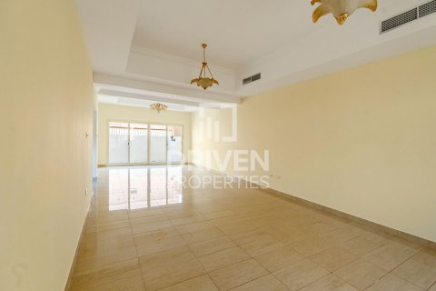 Villa à Mirdif Villas, Mirdif, Dubai, 3 chambres, 195.1 m², № 136600 - photo 4