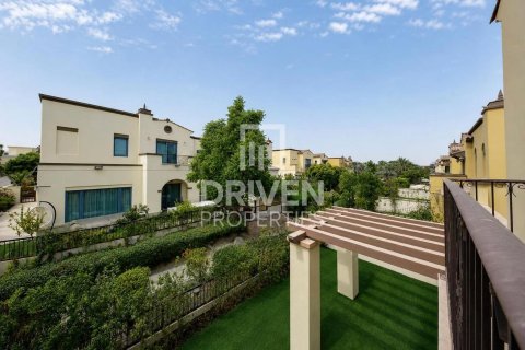 Villa in Mirdif, Dubai 4 bedrooms, 418.99 sq.m. № 136599 - photo 25