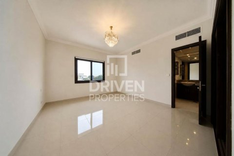 Villa in Mirdif, Dubai 4 bedrooms, 418.99 sq.m. № 136599 - photo 14