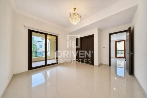 Villa in Mirdif, Dubai 4 bedrooms, 418.99 sq.m. № 136599 - photo 13