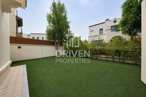 Villa in Mirdif, Dubai 4 bedrooms, 418.99 sq.m. № 136599 - photo 29