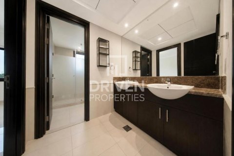Villa in Mirdif, Dubai 4 bedrooms, 418.99 sq.m. № 136599 - photo 21