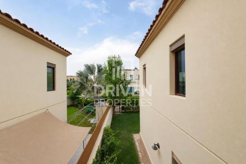 Villa in Mirdif, Dubai 4 bedrooms, 418.99 sq.m. № 136599 - photo 23