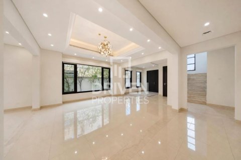 Villa in Mirdif, Dubai 4 bedrooms, 418.99 sq.m. № 136599 - photo 6
