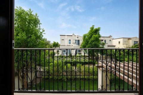 Villa in Mirdif, Dubai 4 bedrooms, 418.99 sq.m. № 136599 - photo 24