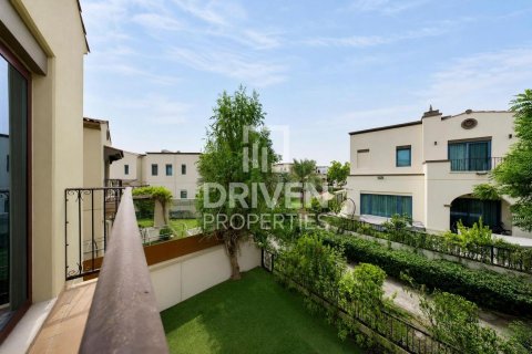 Villa in Mirdif, Dubai 4 bedrooms, 418.99 sq.m. № 136599 - photo 26