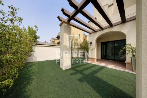 Villa in Mirdif, Dubai 4 bedrooms, 418.99 sq.m. № 136599 - photo 28