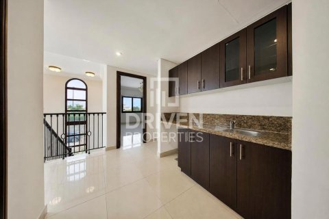 Villa in Mirdif, Dubai 4 bedrooms, 418.99 sq.m. № 136599 - photo 15