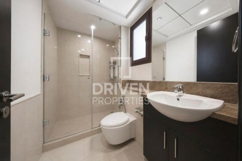 Villa in Mirdif, Dubai 4 bedrooms, 418.99 sq.m. № 136599 - photo 20
