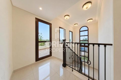 Villa in Mirdif, Dubai 4 bedrooms, 418.99 sq.m. № 136599 - photo 12