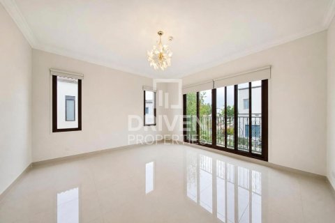 Villa in Mirdif, Dubai 4 bedrooms, 418.99 sq.m. № 136599 - photo 17
