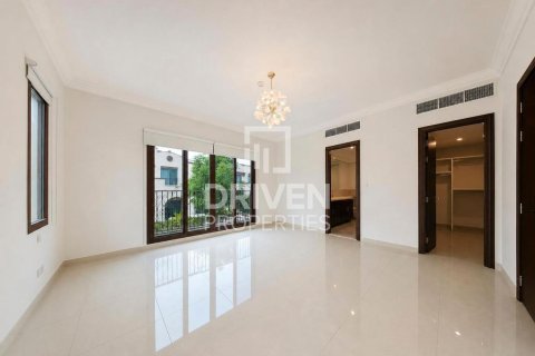 Villa in Mirdif, Dubai 4 bedrooms, 418.99 sq.m. № 136599 - photo 18