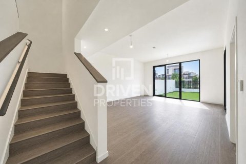 Townhouse in Jebel Ali, Dubai 4 bedrooms, 282.61 sq.m. № 136605 - photo 3