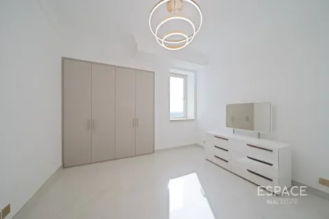 Apartment in AL MURJAN TOWER in Dubai Marina, Dubai 1 bedroom, 110 sq.m. № 123074 - photo 4