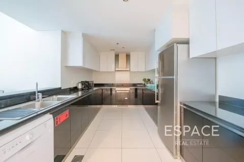 Apartment in Dubai Marina, Dubai 3 bedrooms, 181 sq.m. № 123071 - photo 4