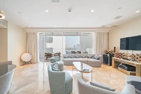 Apartment in Palm Jumeirah, Dubai 3 bedrooms, 258 sq.m. № 123072 - photo 4