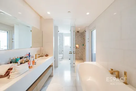 Apartment in Palm Jumeirah, Dubai 3 bedrooms, 258 sq.m. № 123072 - photo 10