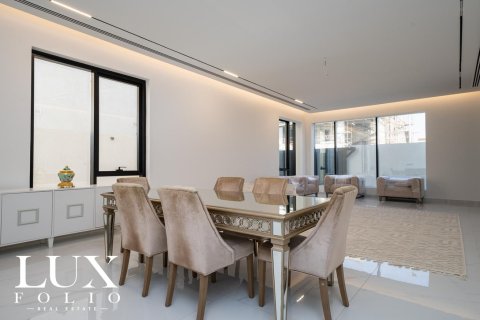 Villa in Nad Al Sheba 1, Nadd Al Sheba, Dubai 4 bedrooms, 465 sq.m. № 45654 - photo 8