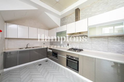 Снять в аренду таунхаус в Murooj Al Furjan, Al Furjan, Дубай: 4 спальни, 306.11538500м², № 72550 - фото 1