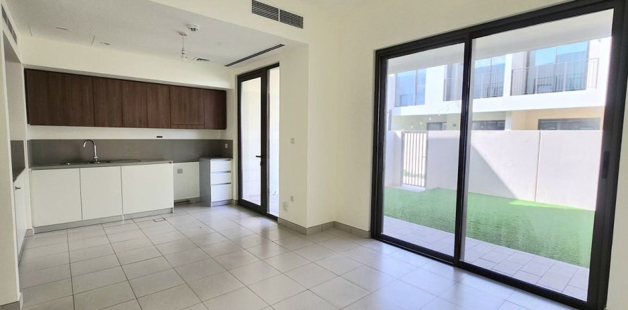 Таунхаус в Дубае, 3 спальни, 142м², № 10390