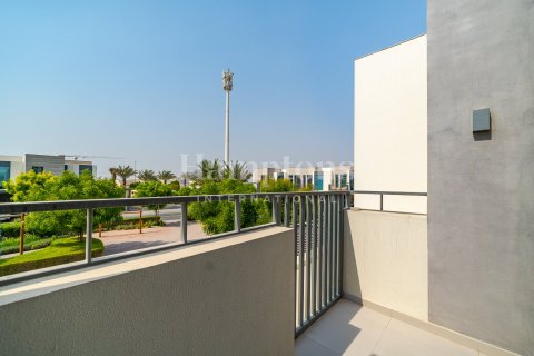 Снять в аренду таунхаус в Sun, Arabian Ranches 3, Дубай: 3 спальни, 180.23182000м², № 63705 - фото 23