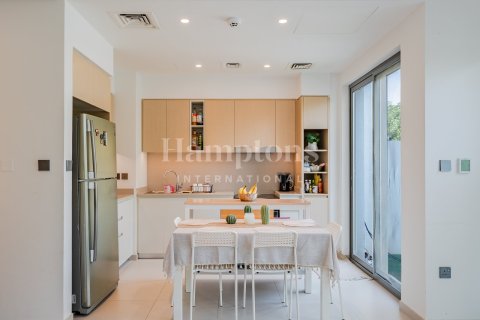 Снять в аренду таунхаус в Sun, Arabian Ranches 3, Дубай: 3 спальни, 180.23182000м², № 63705 - фото 5