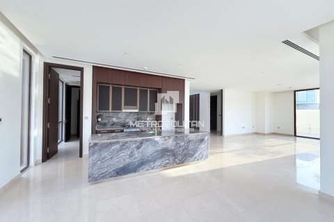 Villa in Dubai Hills Estate, Dubai 5 bedrooms, 660 sq.m. № 73032 - photo 1