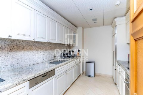 Apartment in Downtown Dubai (Downtown Burj Dubai), Dubai 2 bedrooms, 152.27 sq.m. № 126215 - photo 8